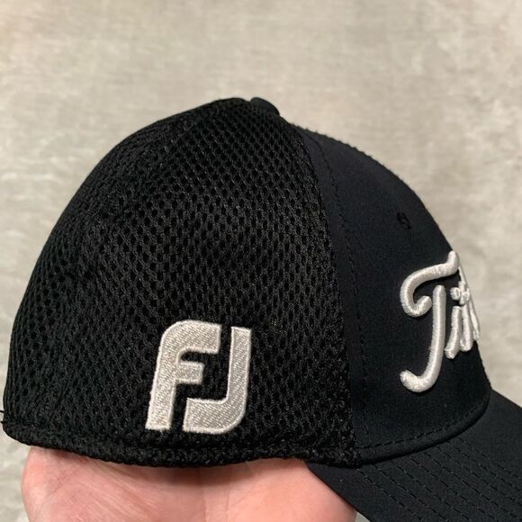 Titleist FJ  Pro V1 Golf Hat Cap Fitted Mesh Deep Back Sz M/L - Black - Picture 2 of 6